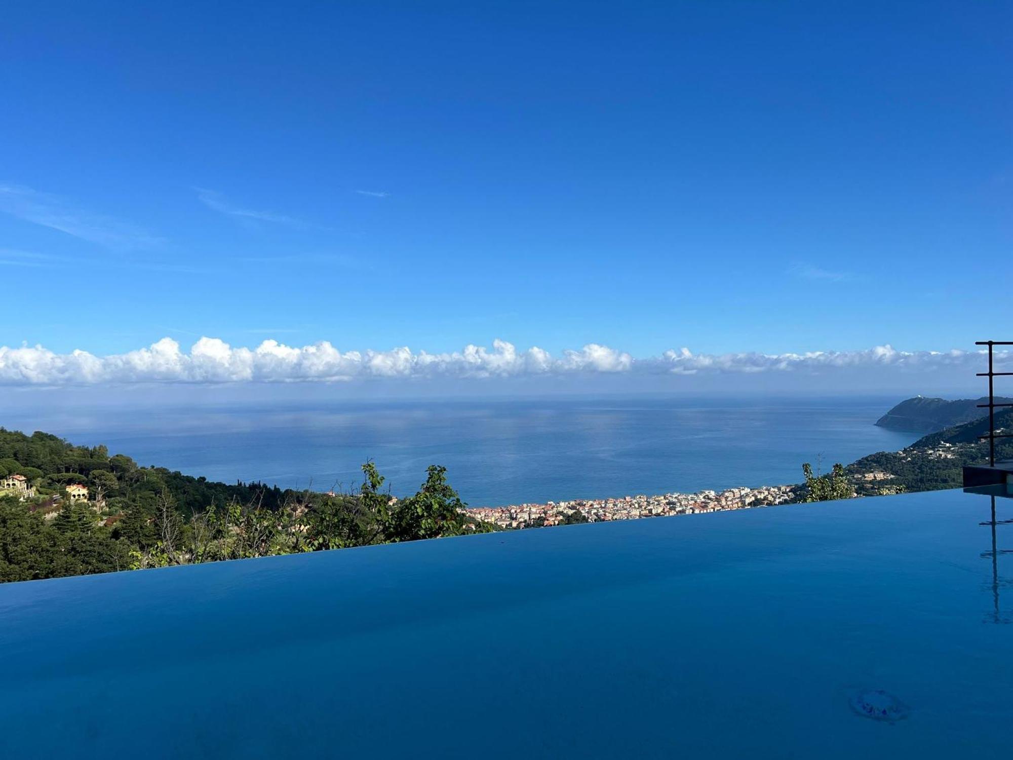 Bluvari' Charming House Villa Alassio